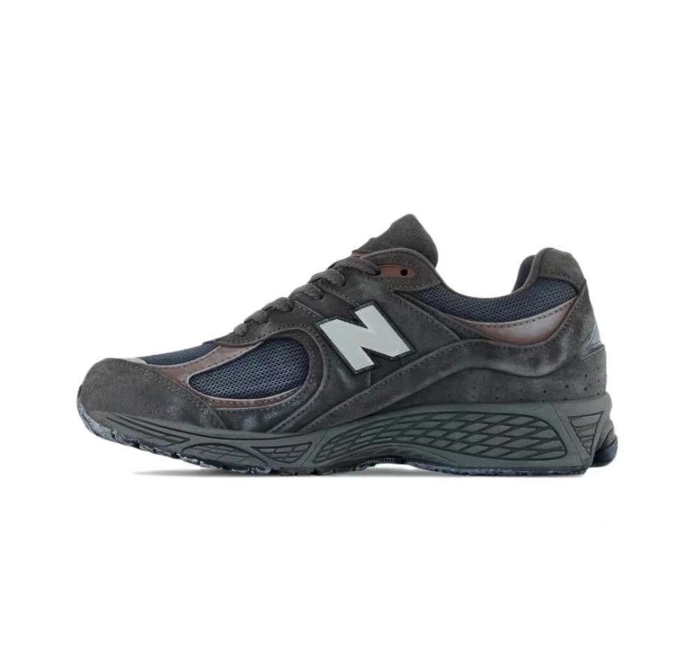New Balance M2002RXA Sneakers in Charcoal