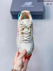 New Balance 204L Low-Top Sneakers in Cream and Gray