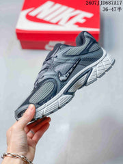 Nike V5 RNR Gray Low-Top Casual Sneakers