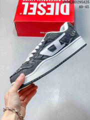 Diesel S-ukiyo V2 Low-Top Sneakers in Charcoal and White