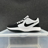 Nike White and Black Sneakers