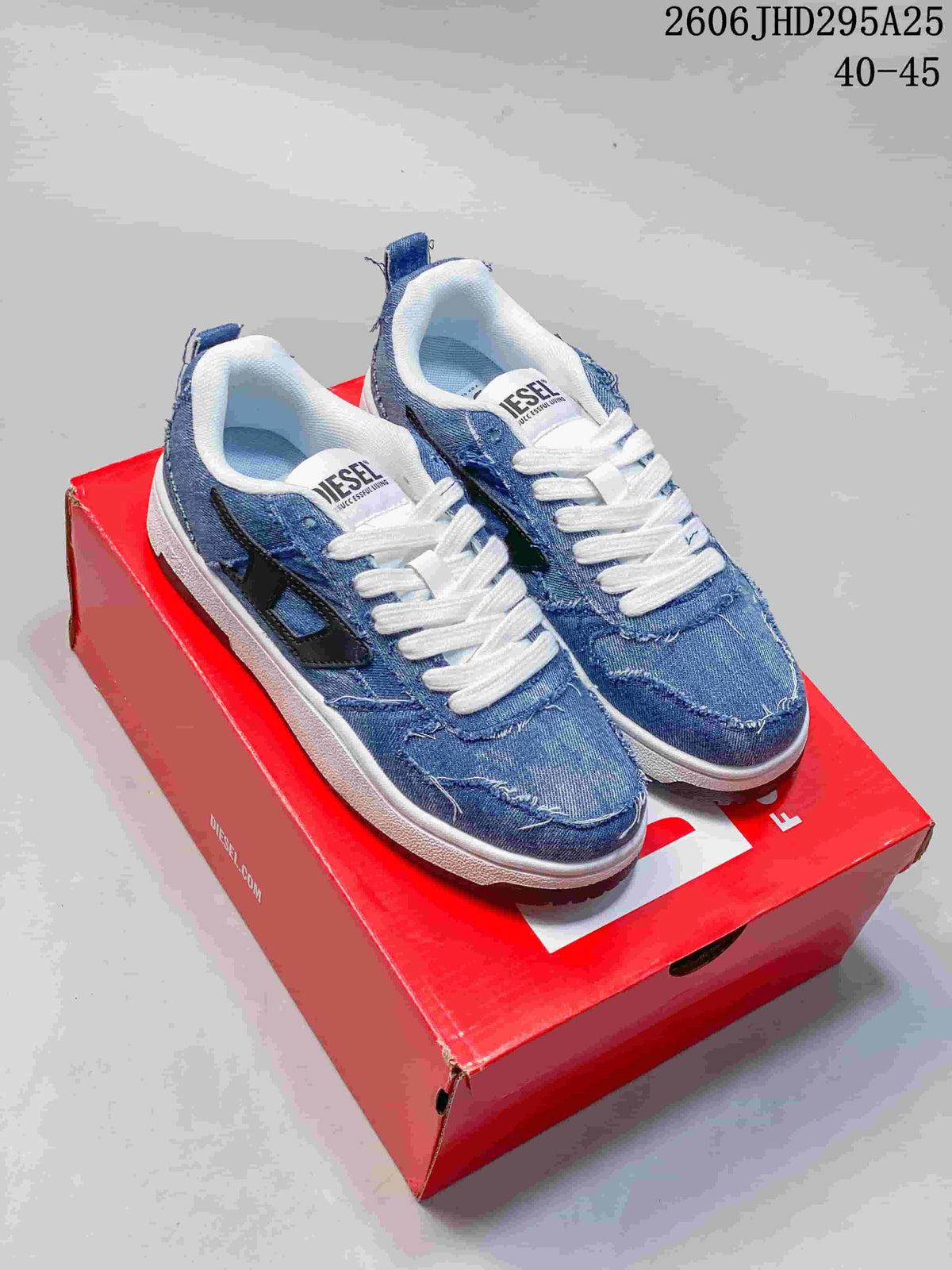 Diesel S-ukiyo V2 Low-Top Sneakers in Blue Denim