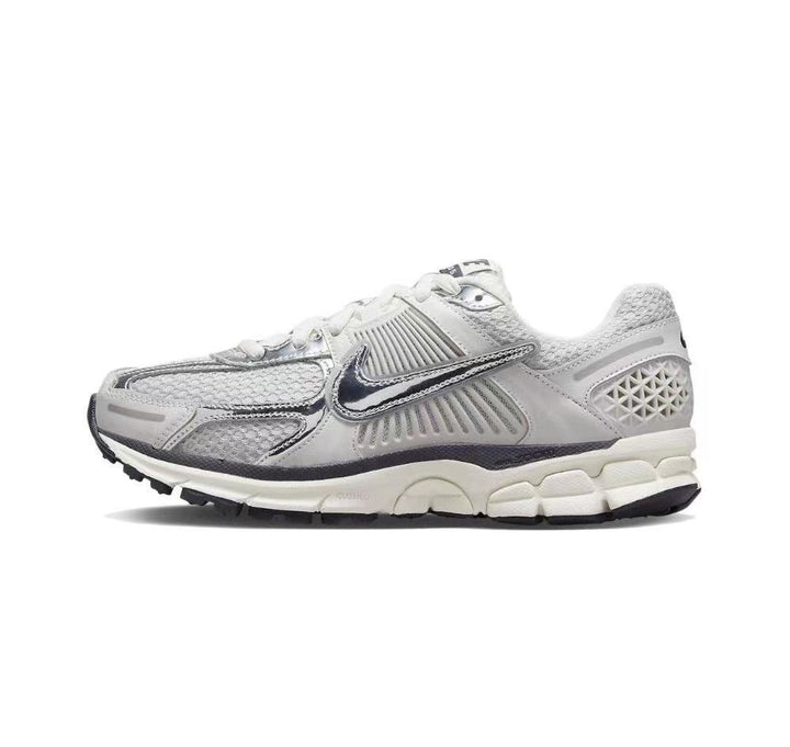 Nike FD0884-025 Sneakers in Light Grey