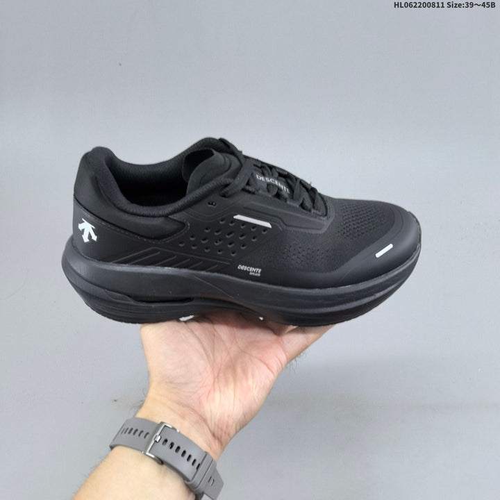 DESCENTE D/F RIDE Black Low-Top Running Sneakers