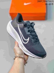 Nike Quest 6 Low-Top Running Shoes - Black/White